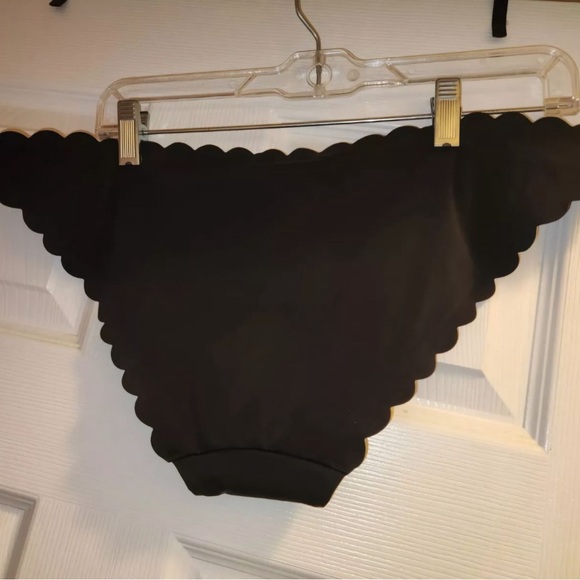 NWT H&M Black Swimsuit Bikini Bottom Women's 16 Scalloped Hem - Picture 2 of 3